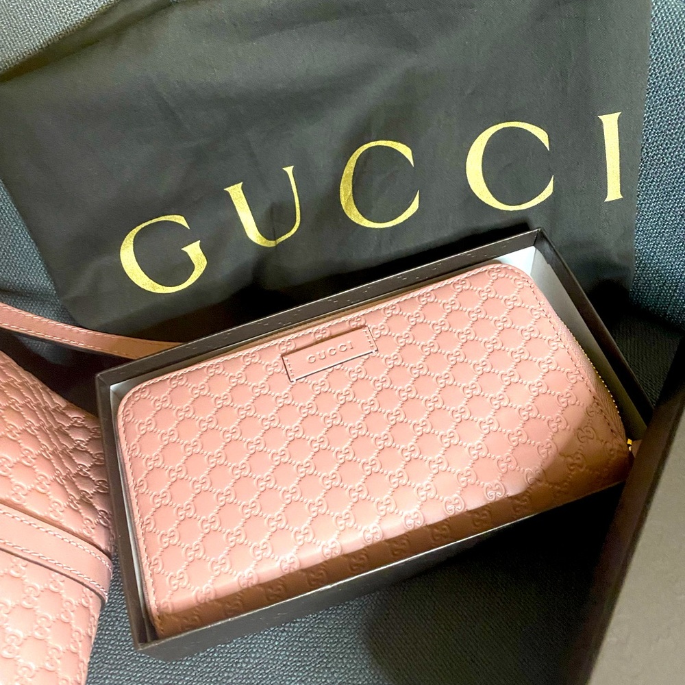 Authentic Gucci Light Pink wallet!